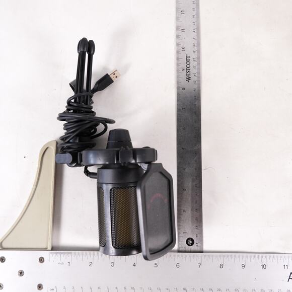 FIFINE Gaming USB Microphone for PC PS5 MAC Condenser Mic RGB w/ Pop Filter - Picture 8 of 9